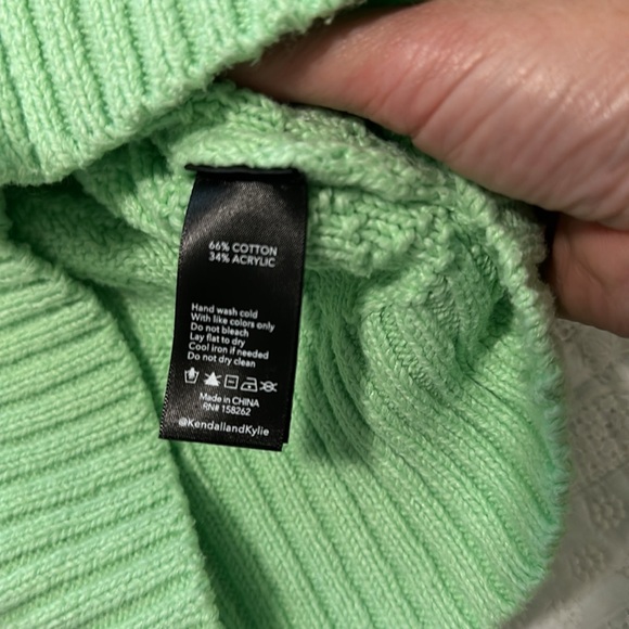 Kendall & Kylie like green sweater size a - Picture 3 of 3